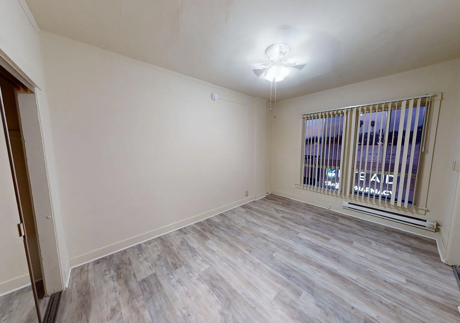 2532 DALY STREET — Photo 2