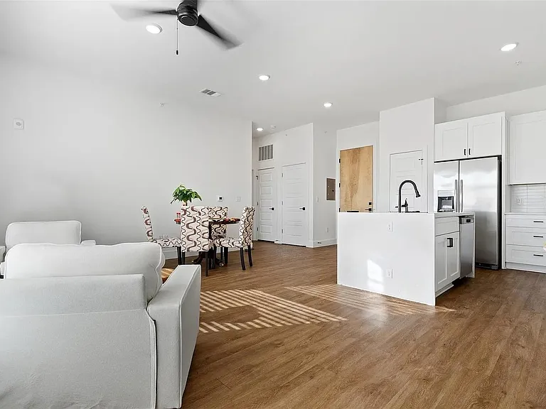1811 Webberville Rd #1305 — Photo 12