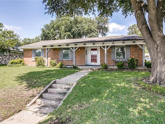 2nd image of 2433 Larchmont Dr