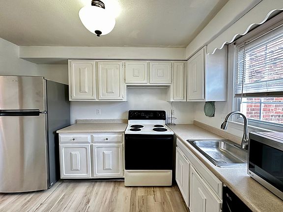 2nd image of 540 Granby Rd #98