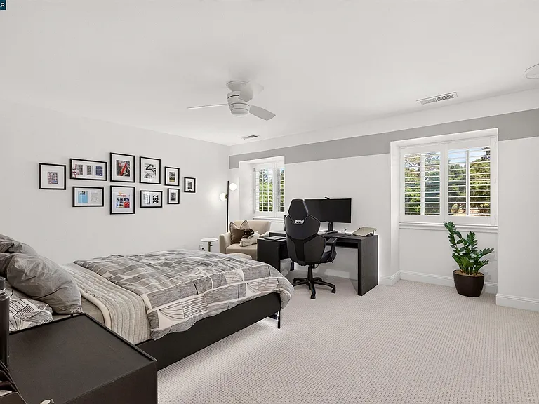2207 Martin Ave — Photo 63