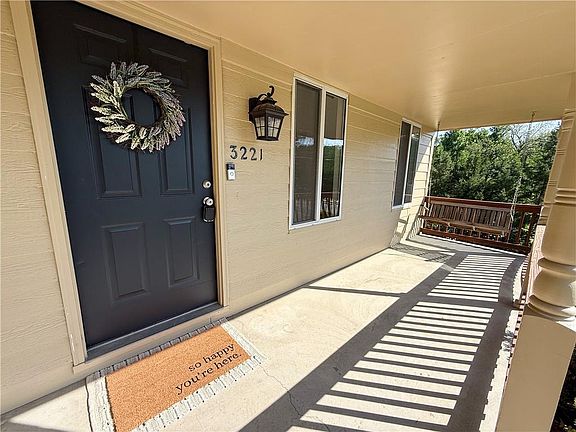 3rd image of 3221 NW Shannon Dr