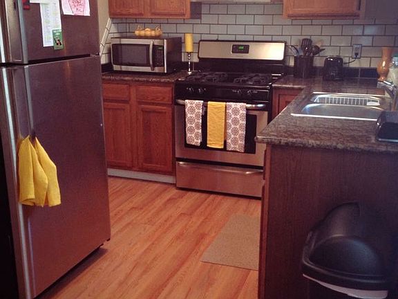 Kitchen w/ stainless steel