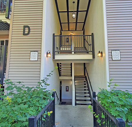 2nd image of 215 9th St APT D201