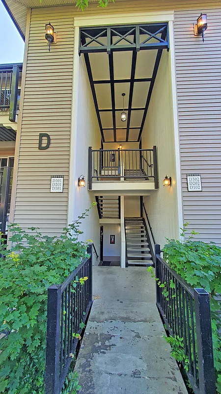 Building Photo - 215 9th St #D201