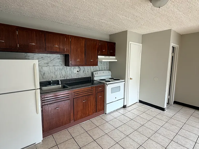 31 Austin St #7B-0 — Photo 2