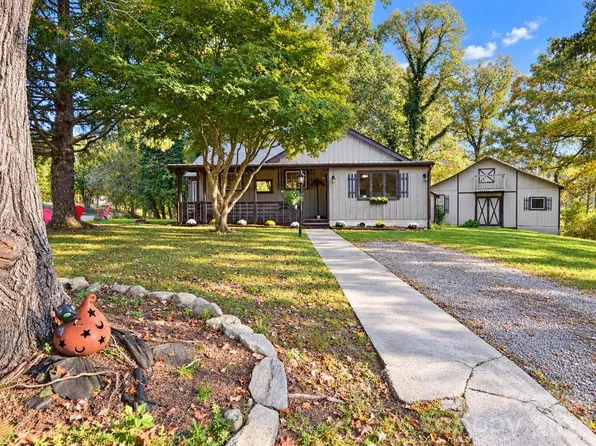 62 Hughey Dr, Mills River, NC 28759