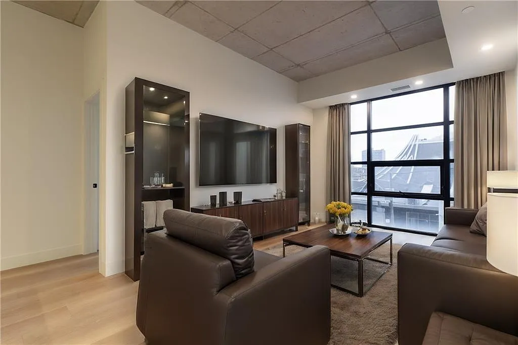 2 bed, 1.0 bath, 961 sqft, $2,950 — Photo 1