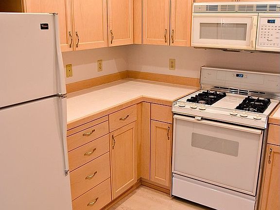 2nd image of 250 NW Dogwood St APT D202