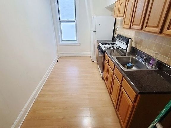 4th image of 19-20 Astoria Park S #1B