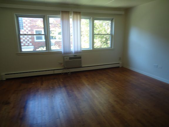 2nd image of 10917 S Lloyd Dr APT 5