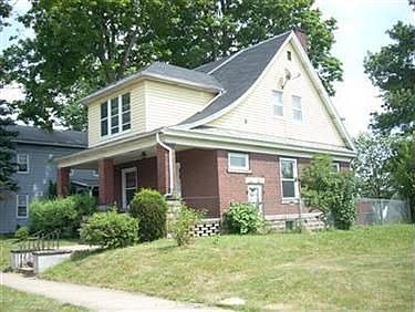 3rd image of 673 E 3rd St