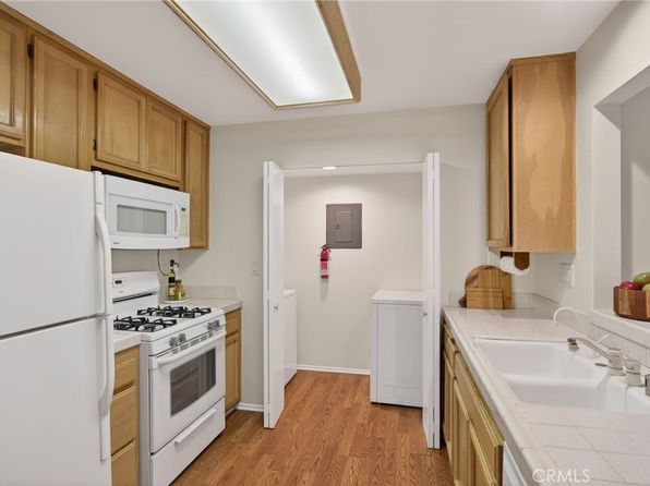 2 beds, 2 baths, 1,368 sqft house for sale in Oxnard, CA photo 21