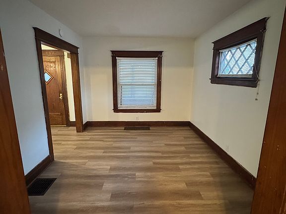 3rd image of 565 Webster Ave