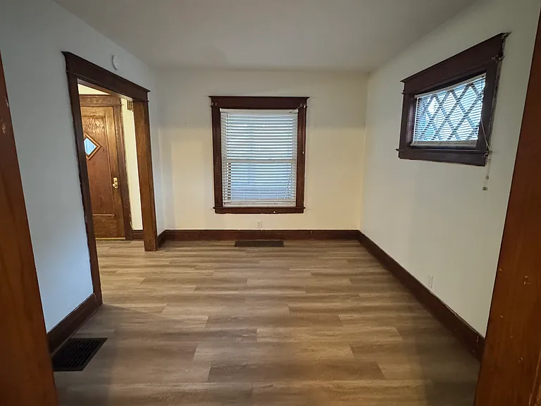 565 Webster Ave — Photo 3