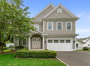 32 Middlebrook Dr, Fairfield, CT 06824