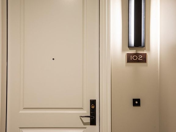 4th image of 100 1st St Unit 102