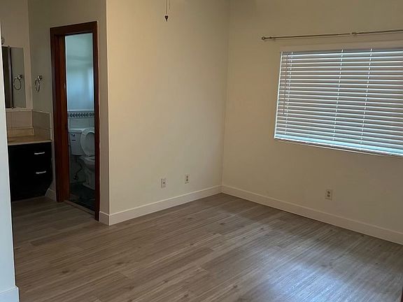 5th image of 4636 Russell Ave