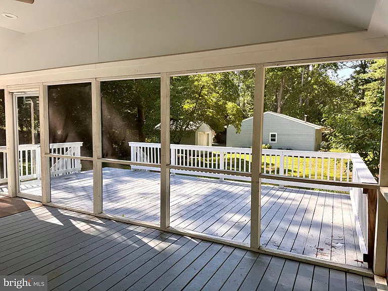 90 Avondale Cir — Photo 26