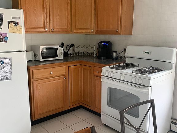 3rd image of 548 Potomac Ave #2