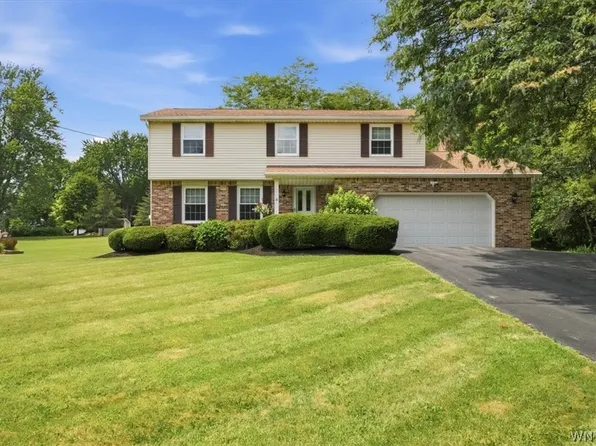 230 Rolling Green Ln, Elma, NY 14059