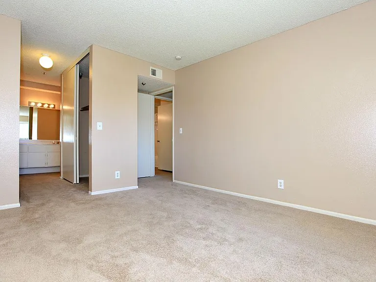 Pinecrest Apartment Homes — Photo 23