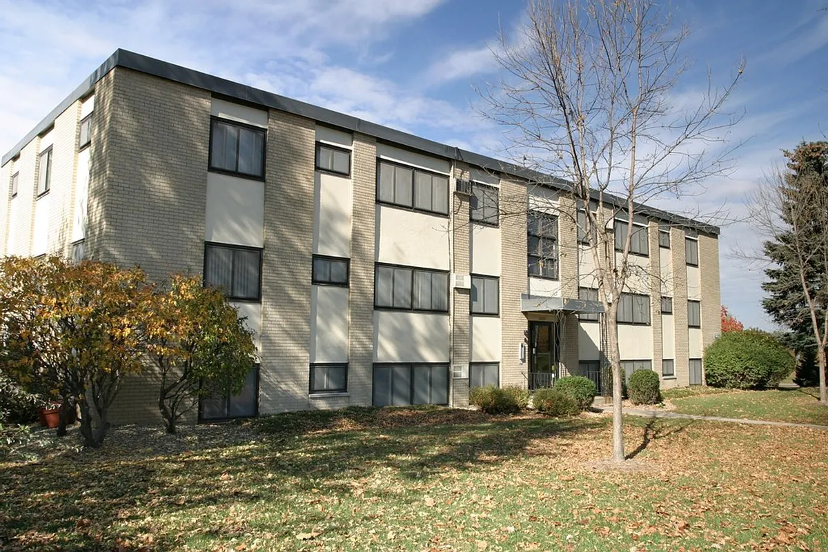 Building Photo - 6600 10th Ave S
