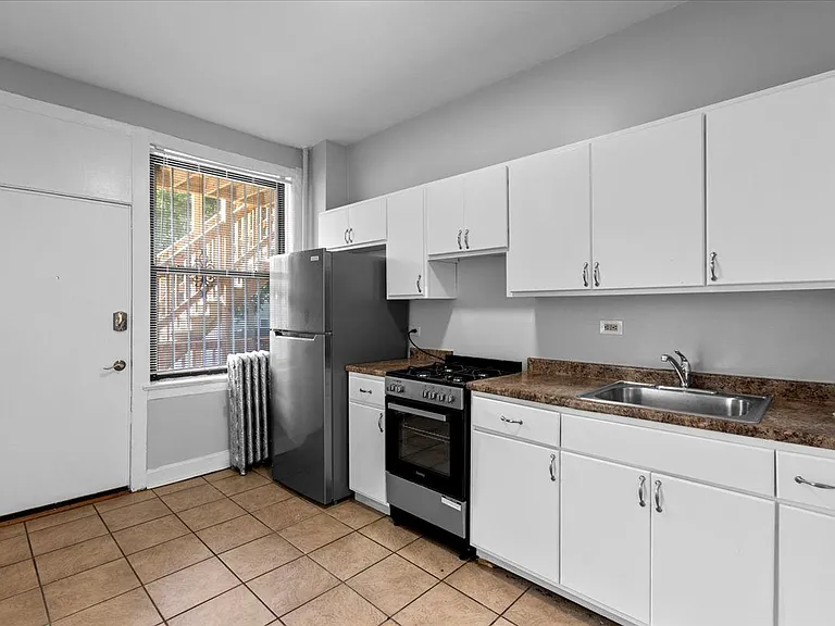 5018-20 S Blackstone — Photo 5
