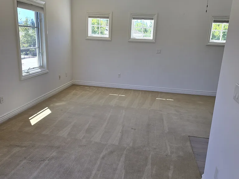 1850 Kickapoo Ct — Photo 2