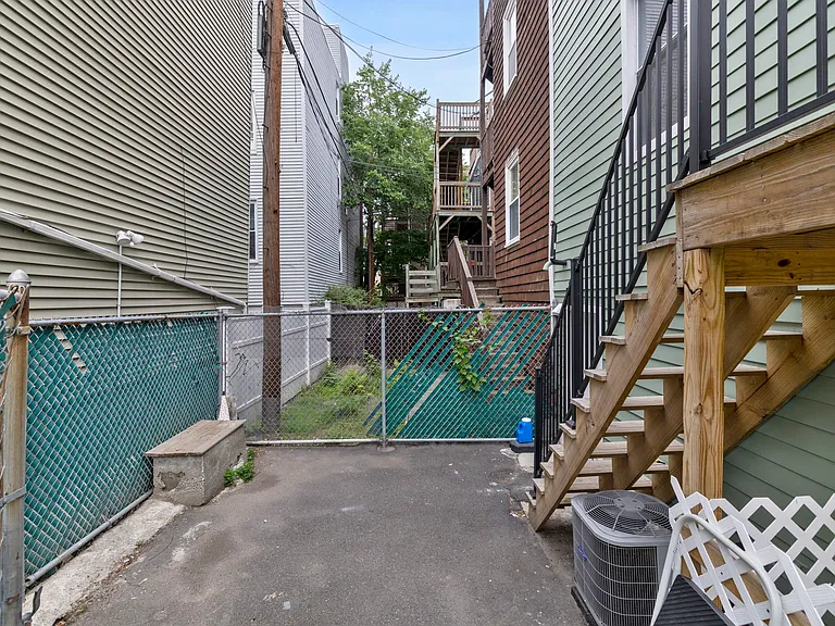 92 Chelsea St #2 — Photo 16