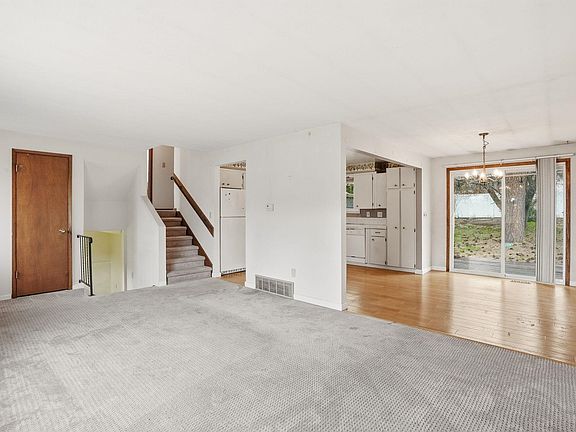 4th image of 3802 W Francis Ave