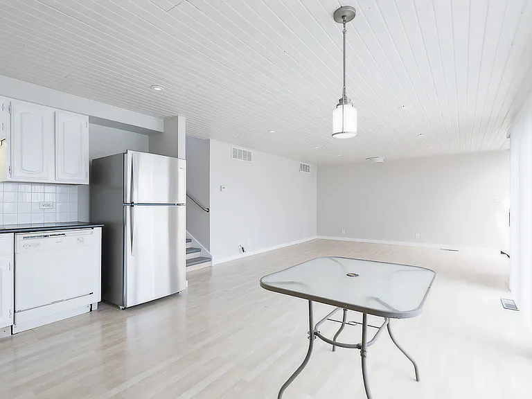 643 W Lakeshore Dr — Photo 13