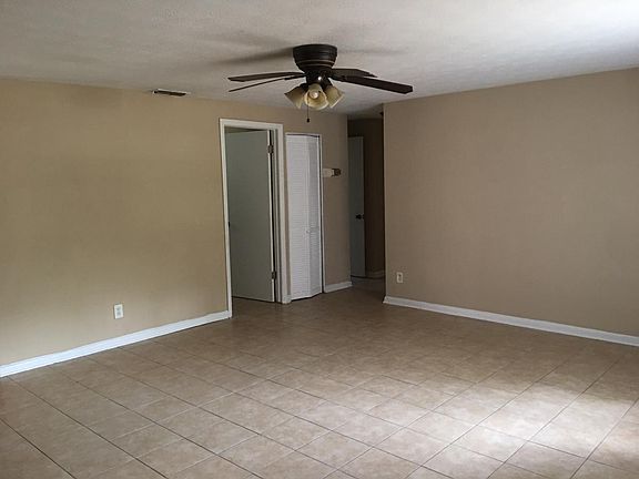 3rd image of 221 Canis Dr W