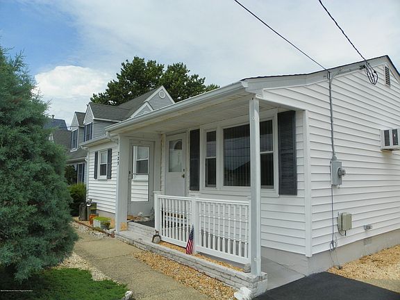 2nd image of 725 Phoebe St