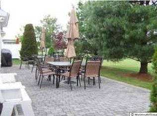 22 Neville Ct, Manchester, NJ 08759