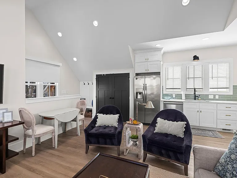920 Lawrence Ave #B — Photo 6