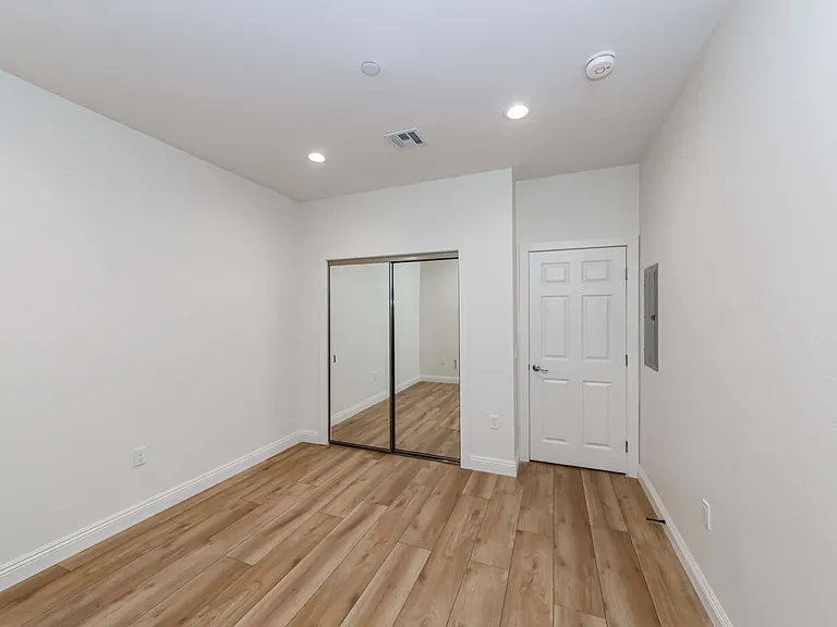 539 W Amerige Ave #B — Photo 18