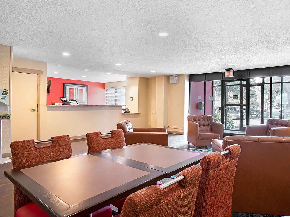 Lobby and Guest Check-in