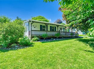 9 Douglas Dr, Canandaigua, NY 14424