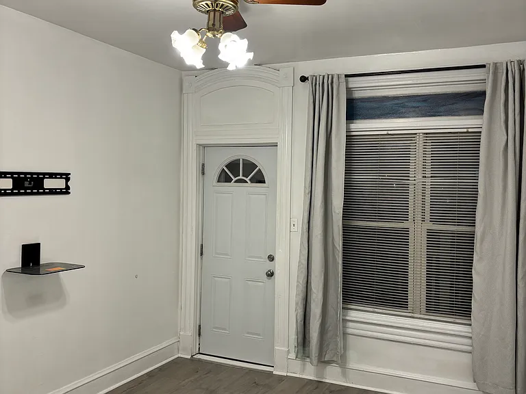 844 N 6th St — Photo 13