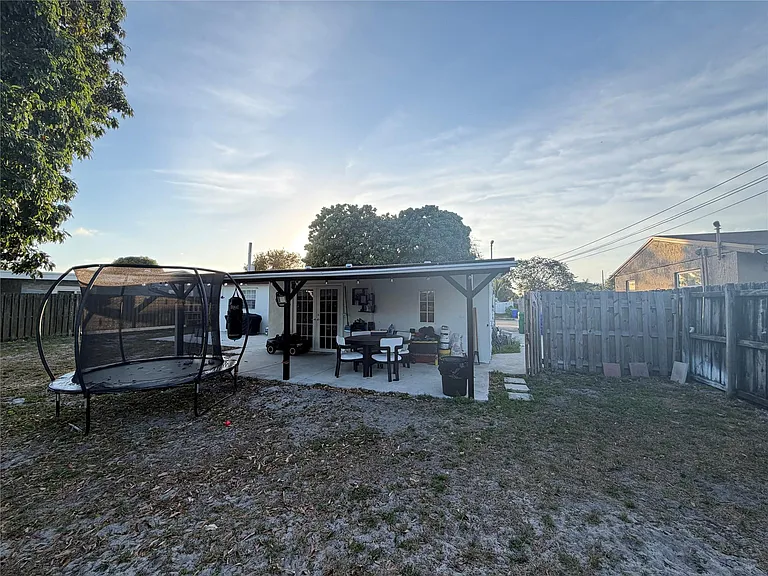 1398 SW 47th Ter — Photo 12