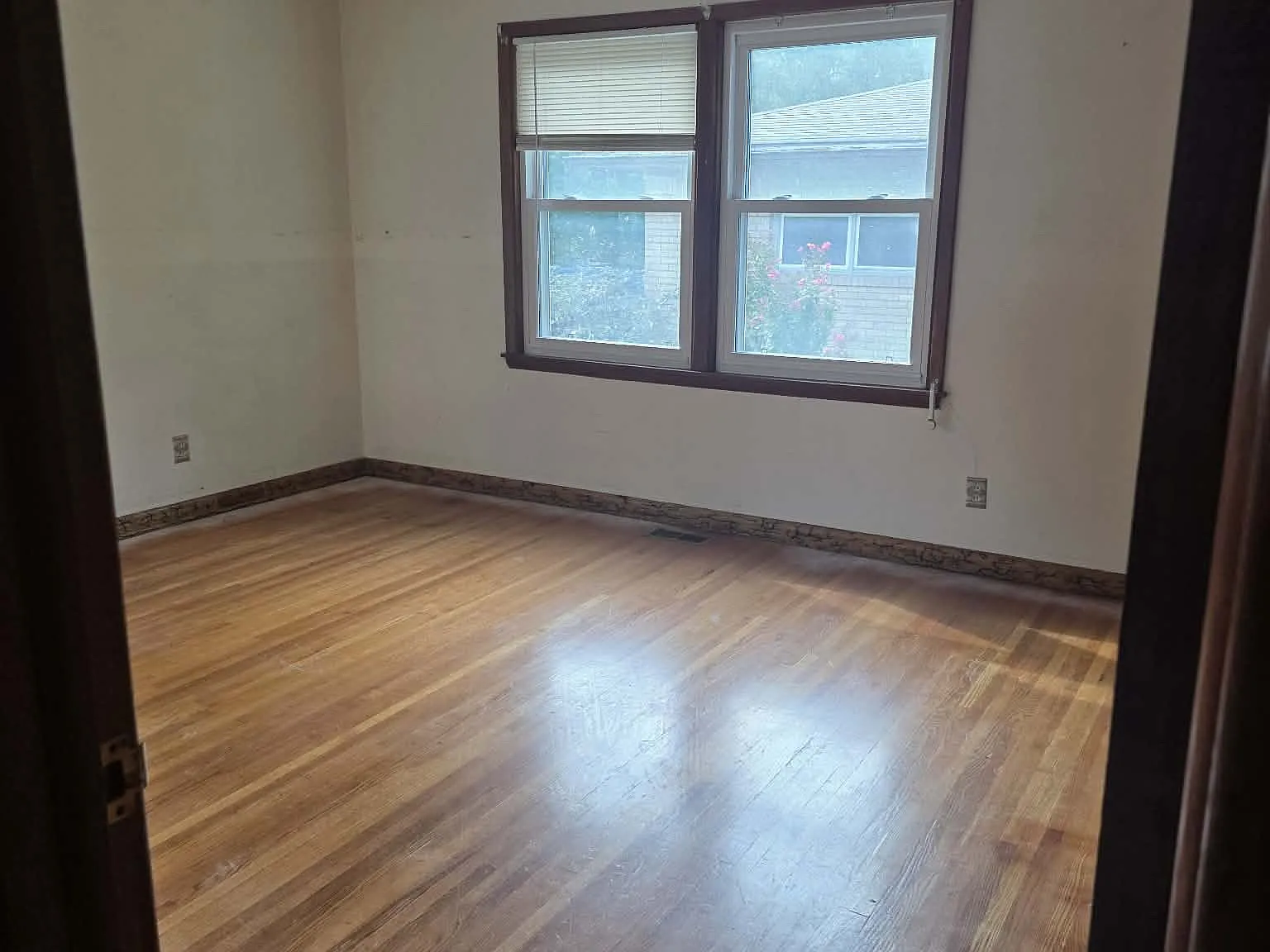 3 bed, 1.5 bath, 1688 sqft, $1,500 — Photo 3