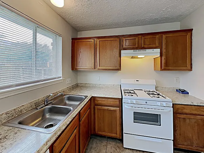 907 Briarcreek Dr — Photo 5