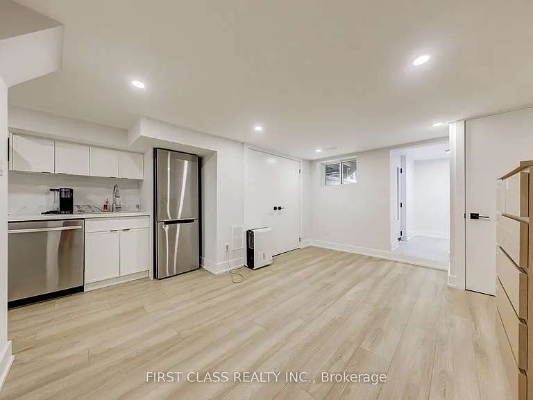 431 Roxton Rd — Photo 33
