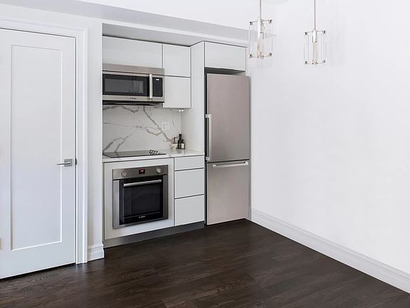 2nd image of 5 Tudor City Pl APT 421