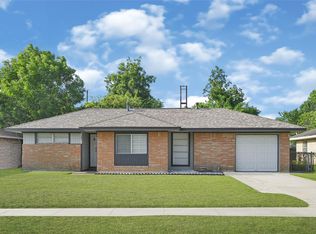 307 Midway Dr, Baytown, TX 77521