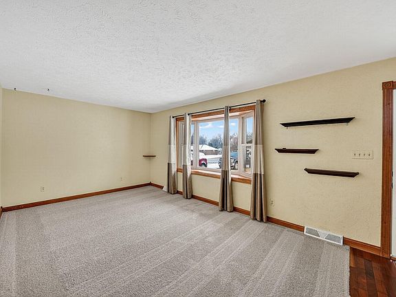 4th image of 17928 Darden Rd