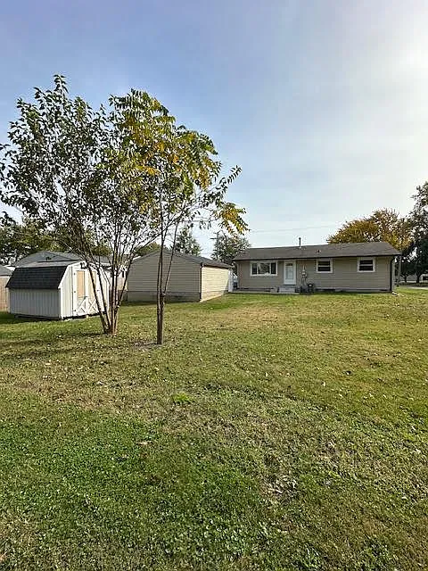 3 bed, 1.5 bath, 1107 sqft, $1,800 — Photo 4