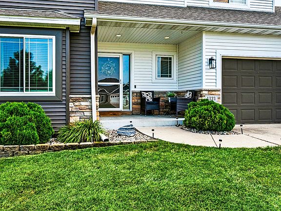 3rd image of 1121 Jasmine Ln