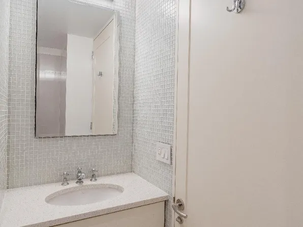 111 West 67th Street image 8 of 9